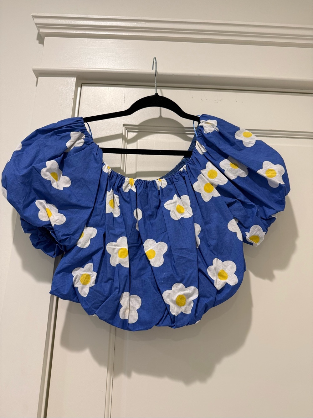 Bungalows Blue Daisy Puff-Sleeve Crop Top